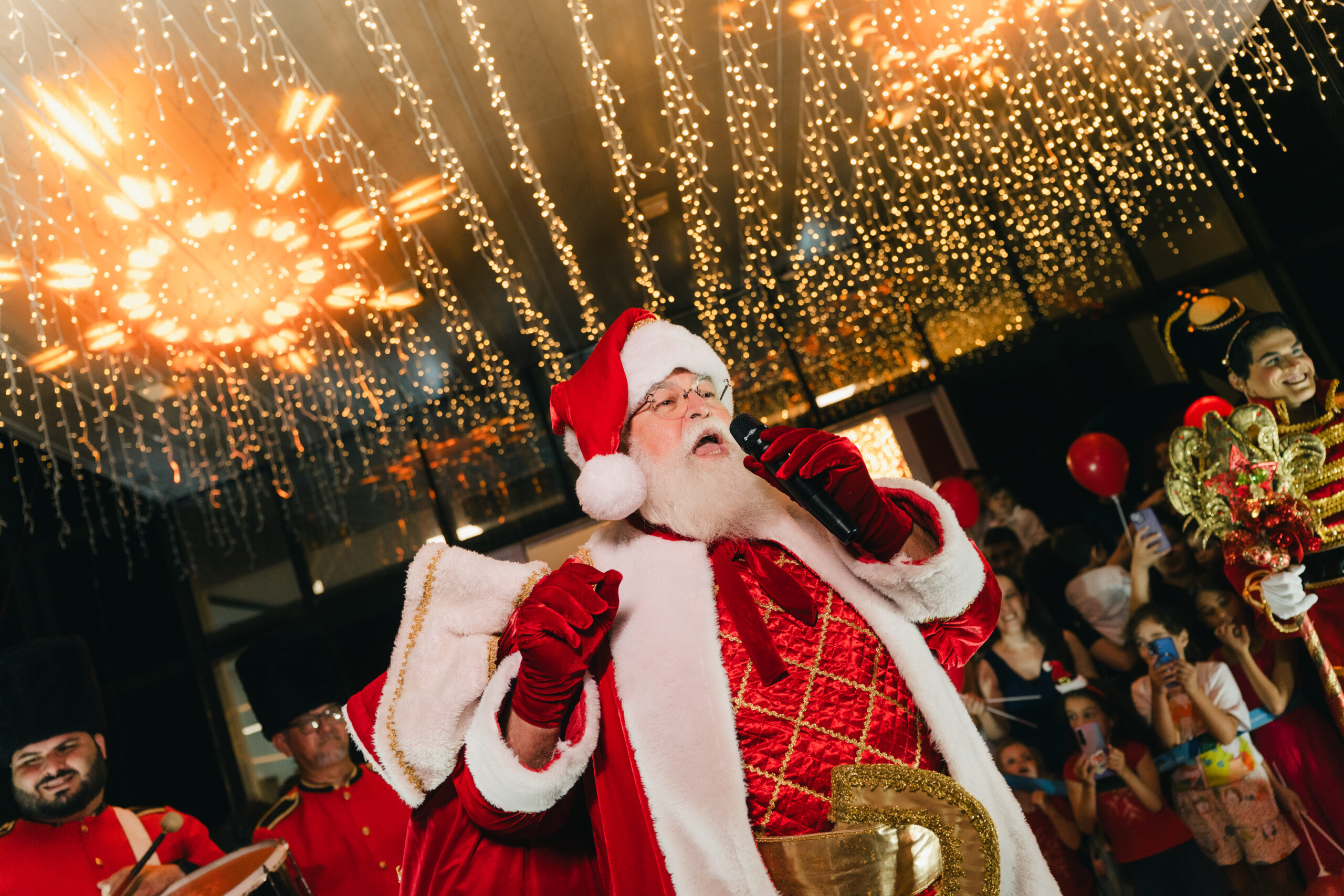 Shopping Pátio Altiplano celebra chegada do Papai Noel com show infantil e inauguração de nova decoração